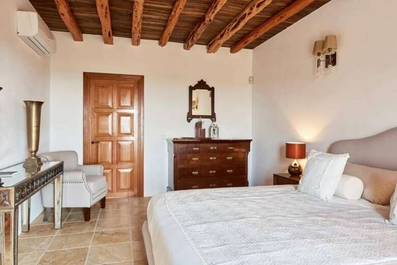 Apartamentos Villa Can Prats, Luxury Villa Surrounded By Nature