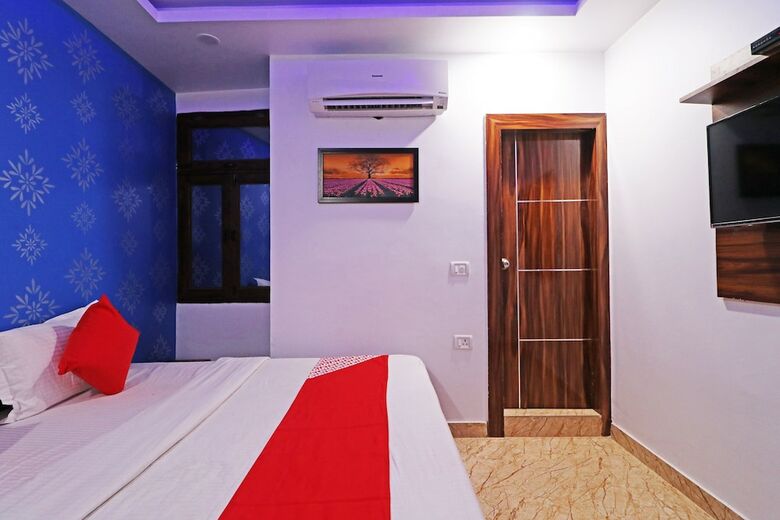 Hotel Oyo 46446 Madho Palace