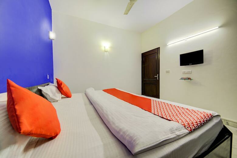 Hotel Oyo 28011 Shubhangni Residency 2