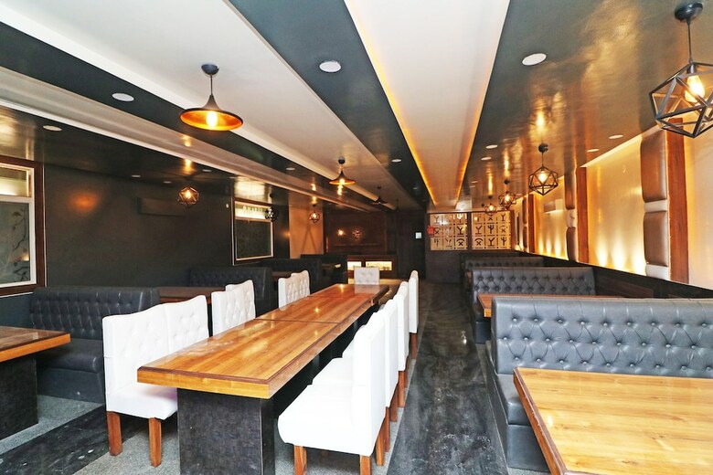 Hotel Oyo 29423 03 Townhouse Inn