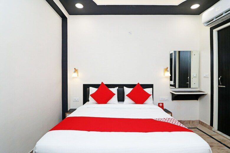 Hotel Oyo 29423 03 Townhouse Inn