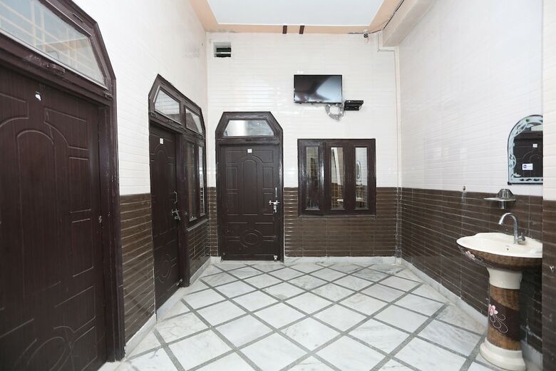 Spot On 37780 Hotel Doon Sabri