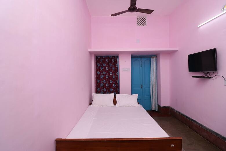 Hotel Spot On 44329 Sri Krishna Inn Lodging & Boarding