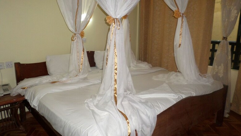 Hotel Vienna Woods Holiday Inn Limited
