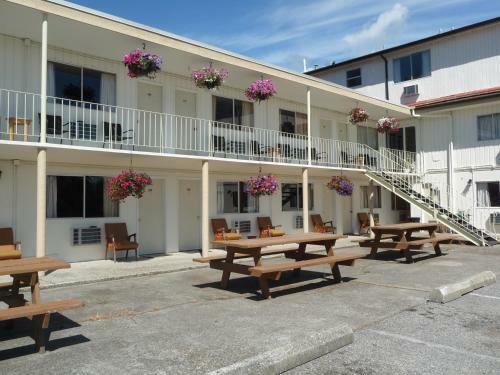 Sunnycrest Motel