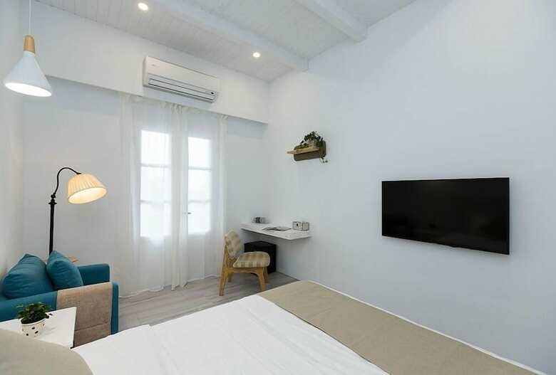 Hotel Blue White