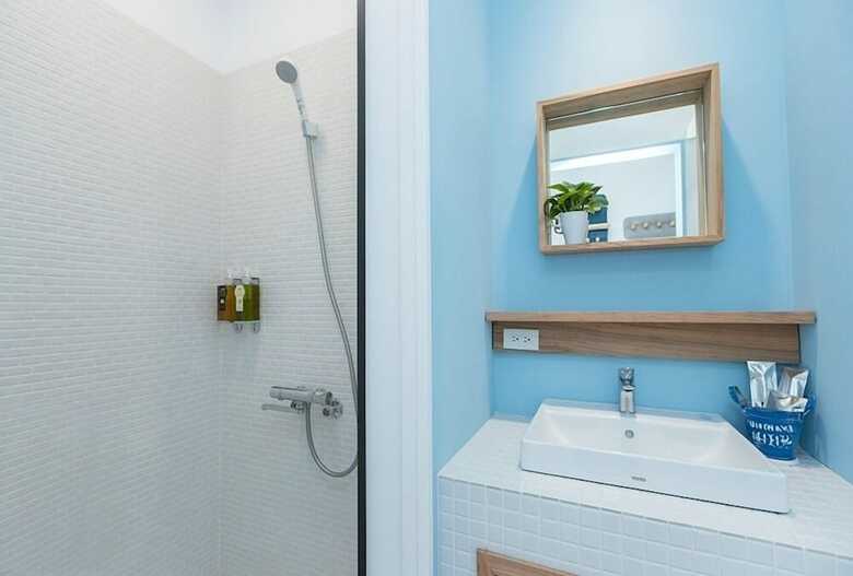 Hotel Blue White