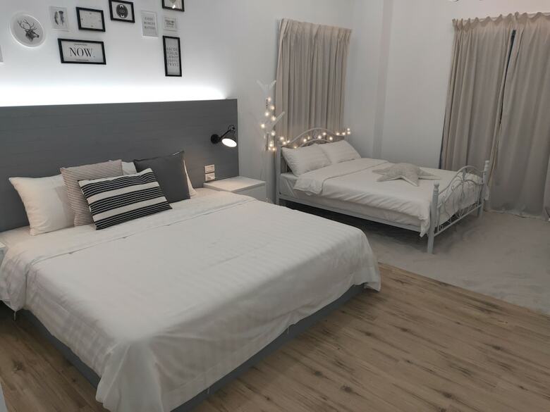 Hotel Blue White