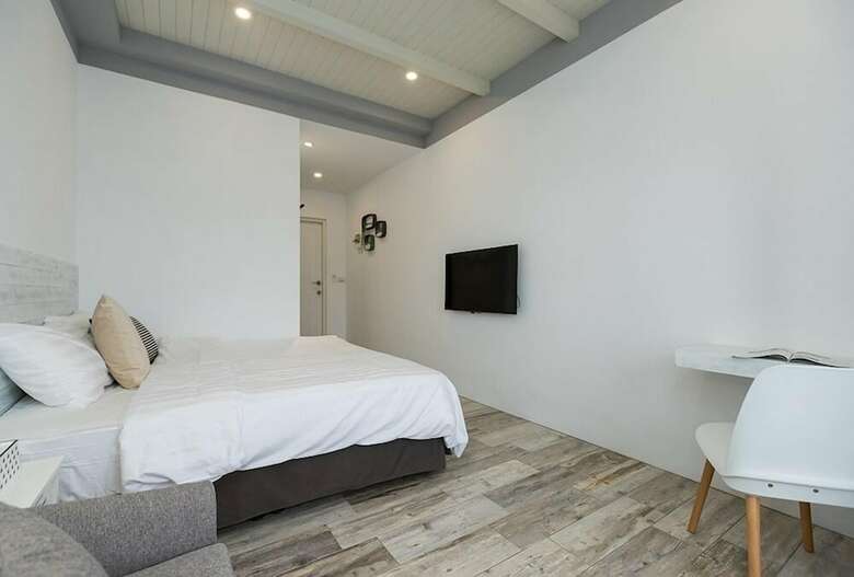 Hotel Blue White