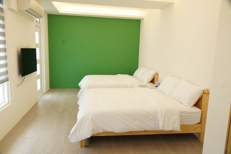 Meihua Lake Corner B&B