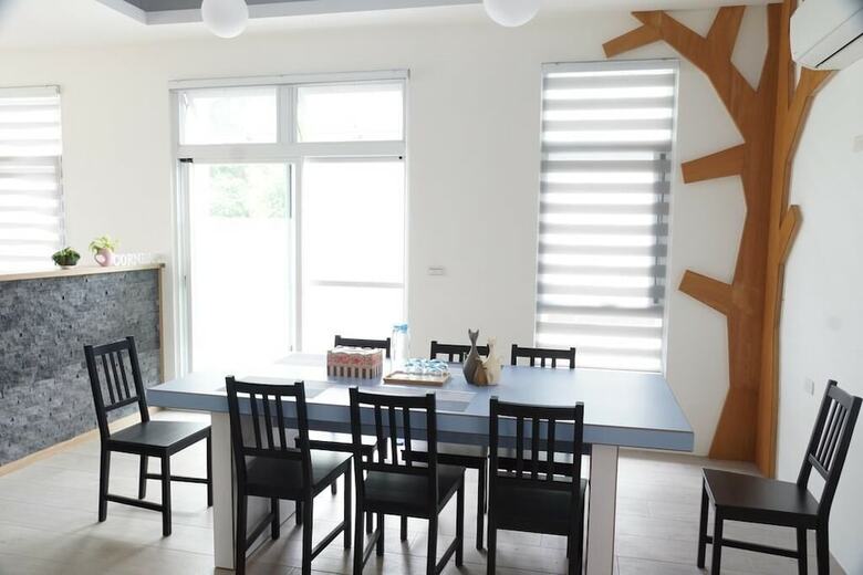 Meihua Lake Corner B&B