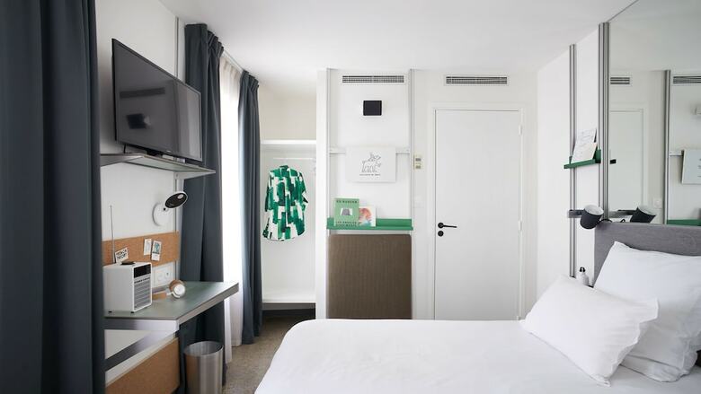 Hotel French Theory