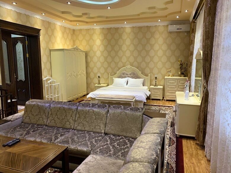 Hostal Eleon Hotel