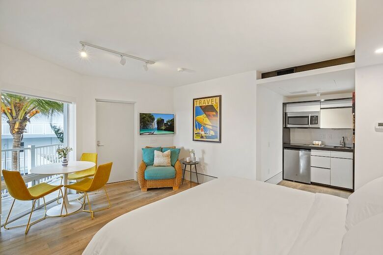 Motel Ocean Treasure Beachside Suites