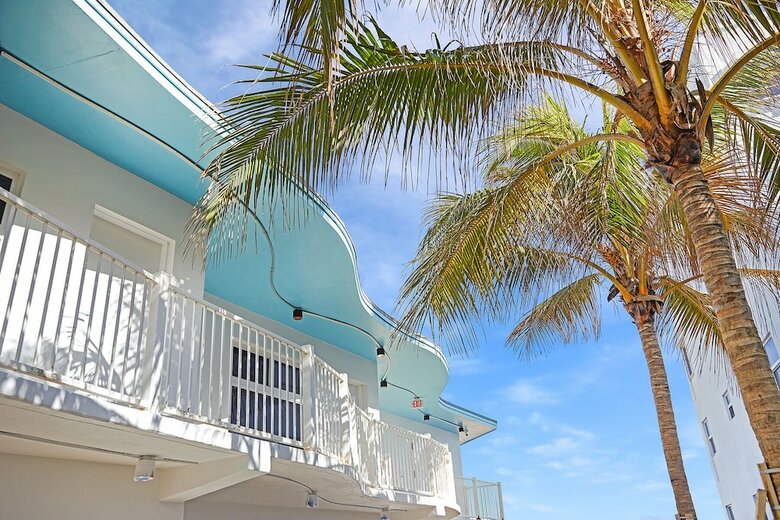 Motel Ocean Treasure Beachside Suites