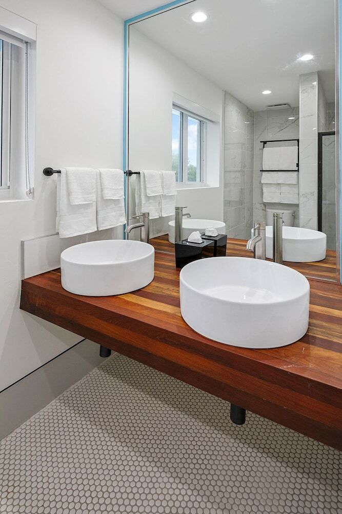 Motel Ocean Treasure Beachside Suites