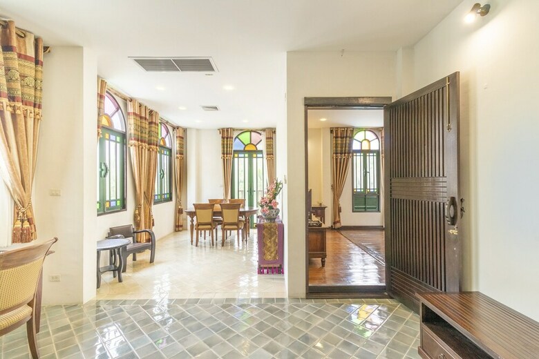 Hotel Capital O 707 Cheva Gallery