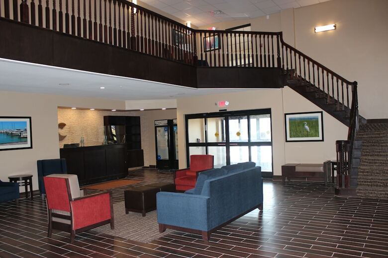 Hotel Comfort Suites Near Camp Lejeune