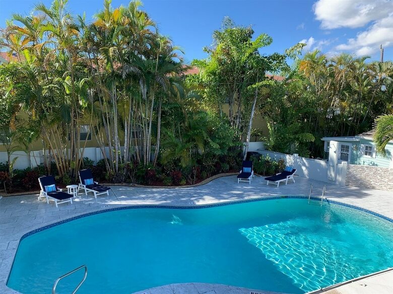 El Chico Frank`s Key West Experience