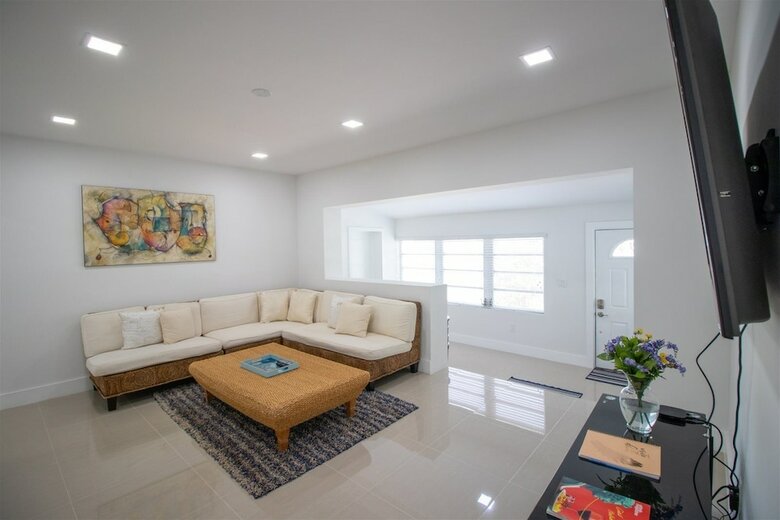Like New Miami Springs Family Home