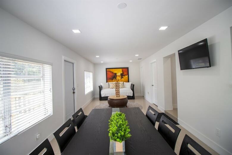 Like New Miami Springs Family Home