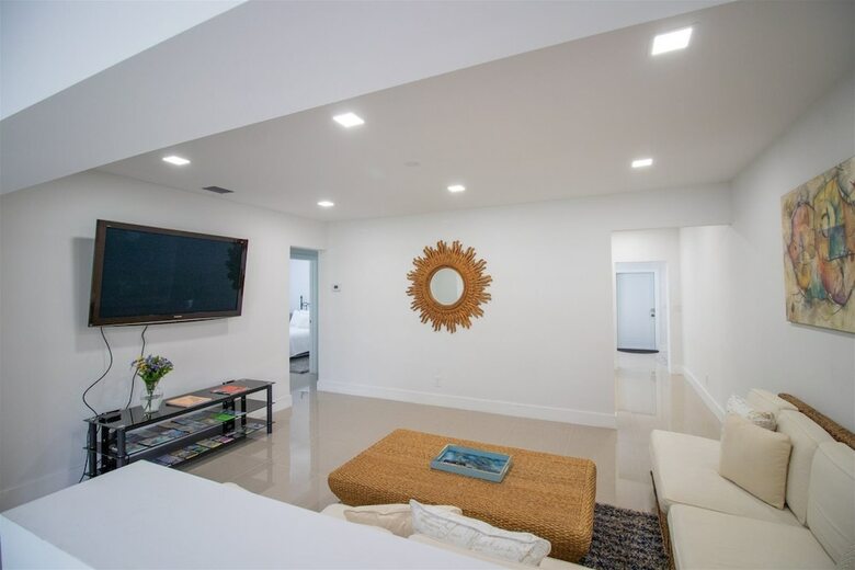 Like New Miami Springs Family Home