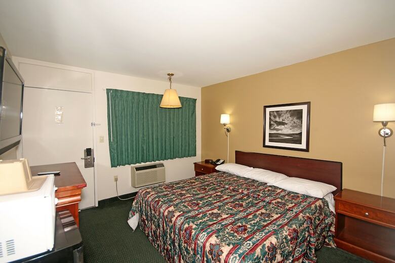 Royal Inn Charlotte Airport Hotel