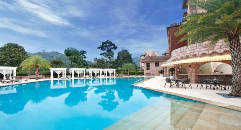 Hotel The Chateau Spa & Organic Wellness Resort