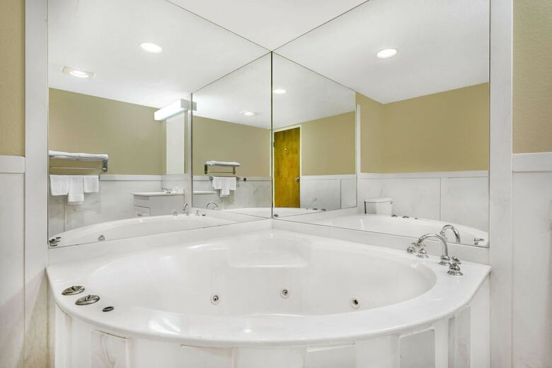 Motel Super 8 By Wyndham Bentonville