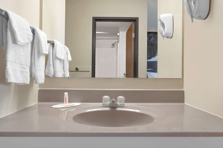 Hotel Super 8 By Wyndham Evansville East