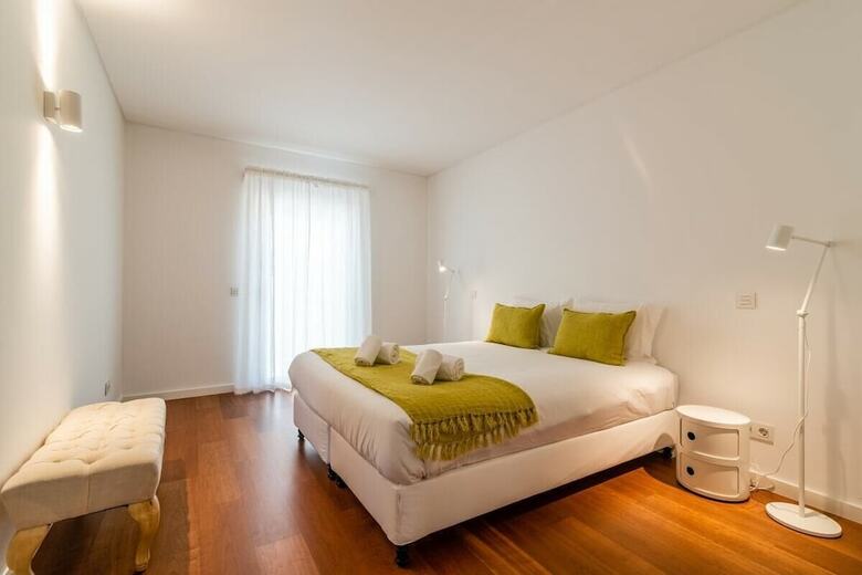 Gorgeous Apartment In Alges With Stunning Rooftop Pool