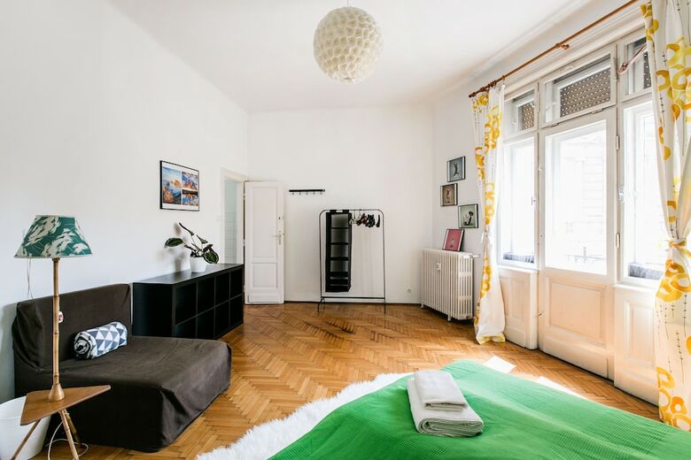 Revay 2 Apartment