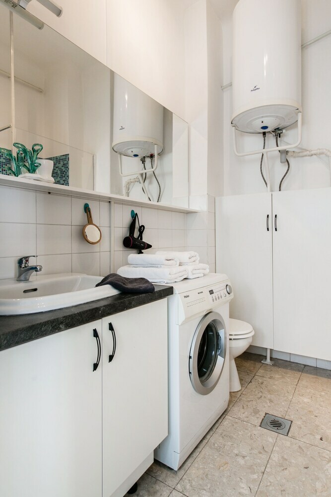 Revay 2 Apartment