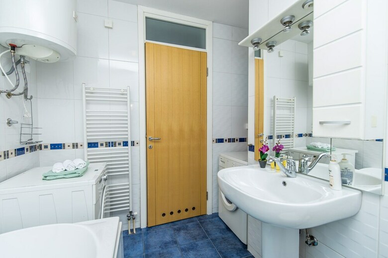 Modern 2bdr Apartment In The Center- Free Parking