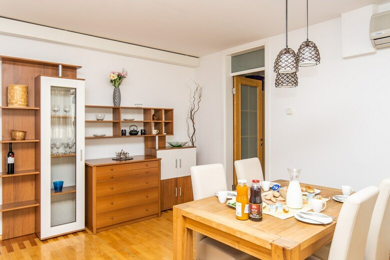 Modern 2bdr Apartment In The Center- Free Parking