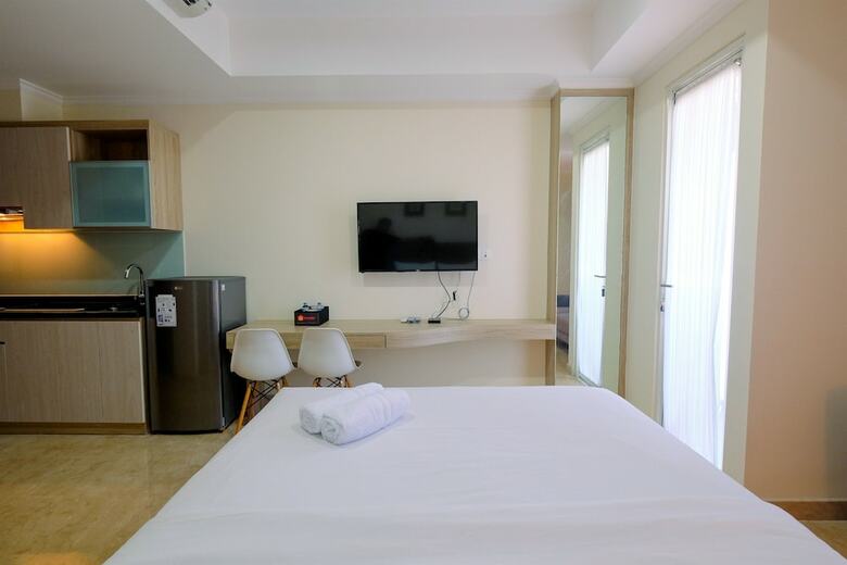 Modern Studio At Menteng Park Apartment