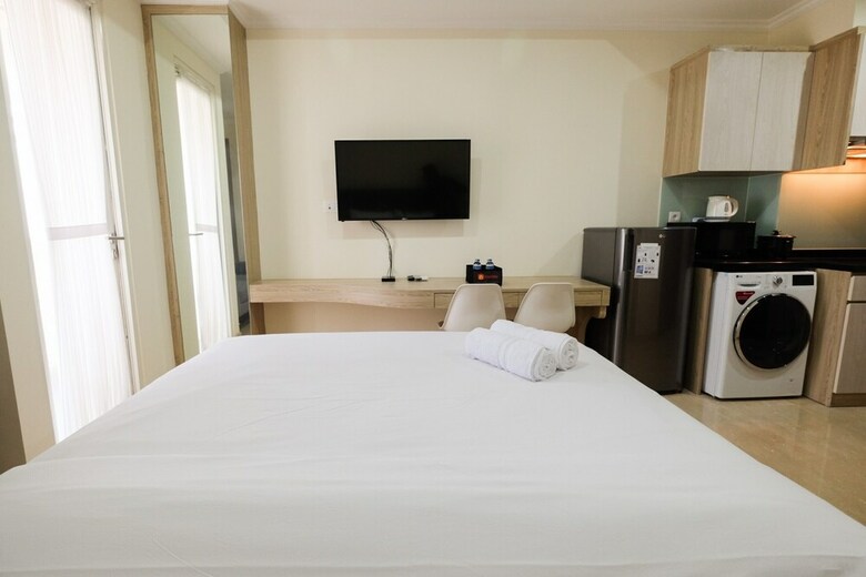 Simply Studio At Menteng Park Apartment