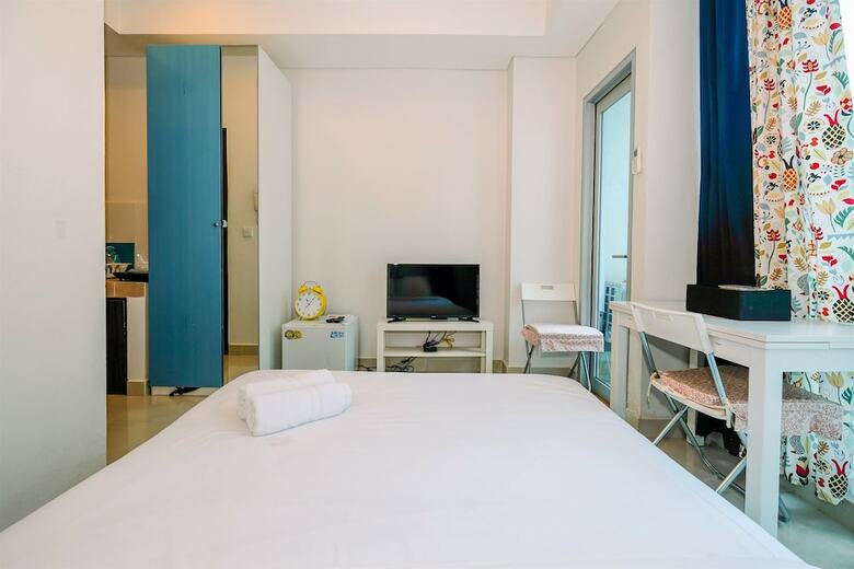 Chic And Compact Studio Apartment At Capitol Park Residence