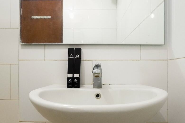 Homey And Comfy 2br Apartment At Waterplace Residence