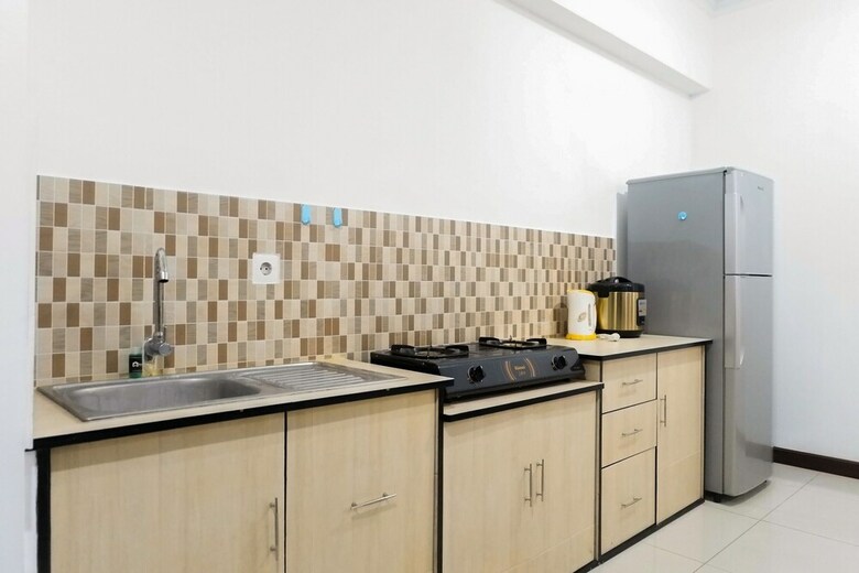 Homey And Comfy 2br Apartment At Waterplace Residence