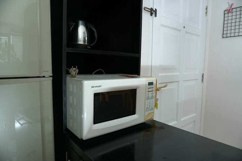 Big And Cozy Studio Apartment At Puri Garden