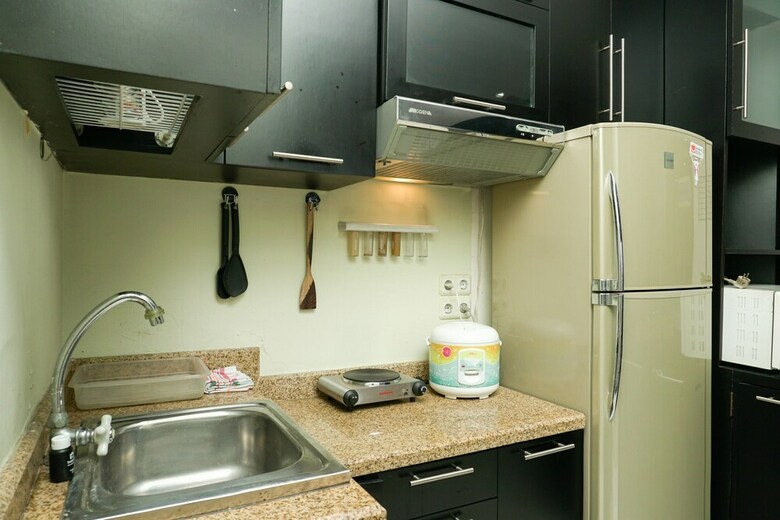 Big And Cozy Studio Apartment At Puri Garden