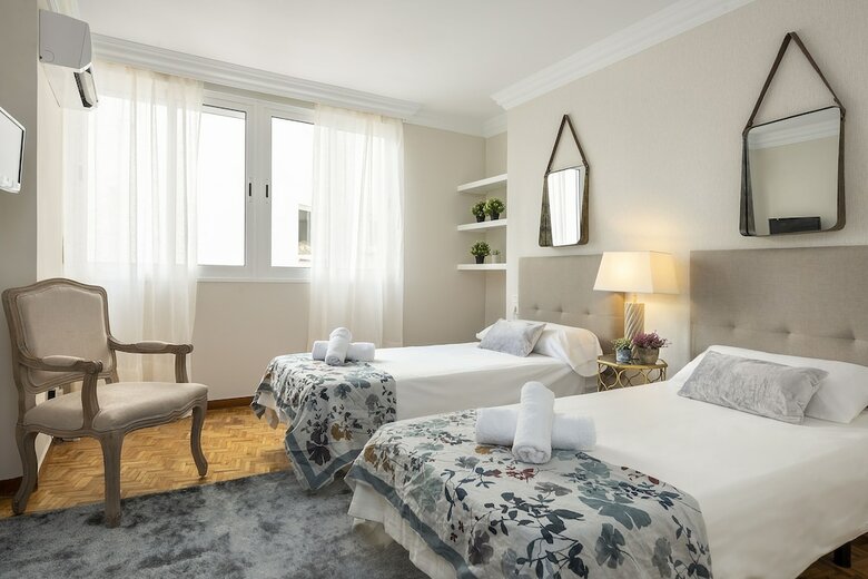 Spacious 2 Bd Apartment On Tomas Heredia Street