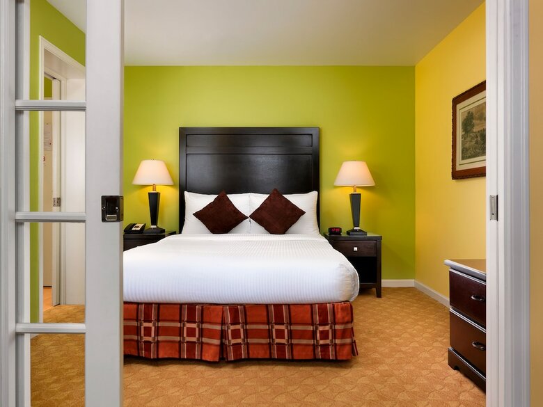 Huntingdon Manor Hotel