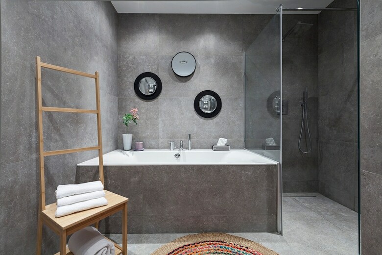 Apartamentos Unit 4 - Spacious Smart Home Triplex Private Garden & Parking