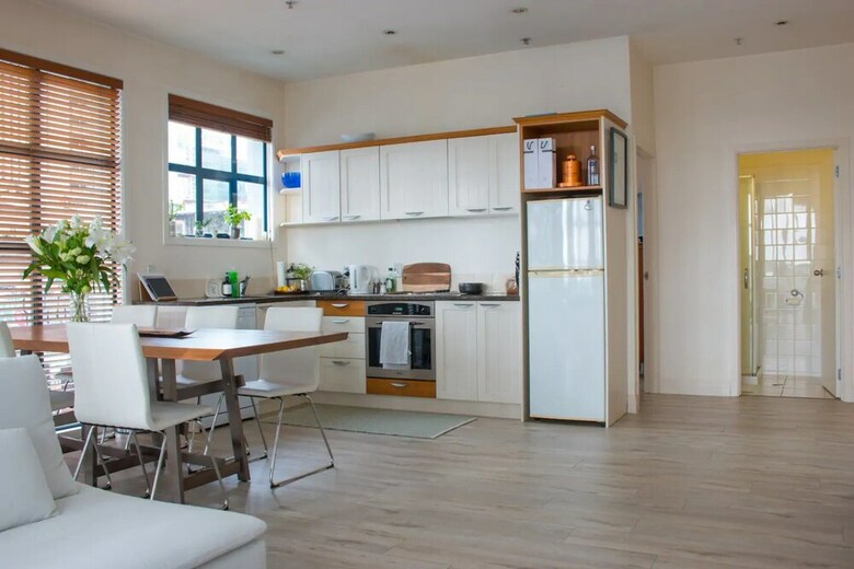 2 Bedroom Penthouse Apartment With Harbour Views