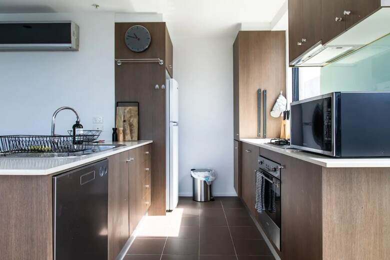 Bright 2 Bedroom Apartment With Rooftop Pool