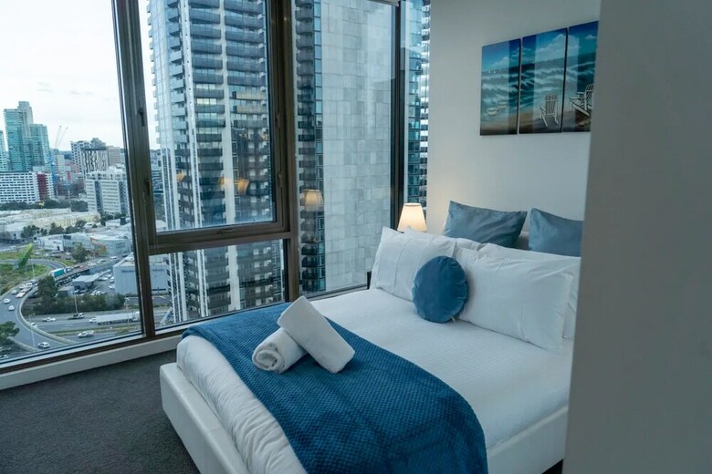 2 Bedroom Apartment With City Views