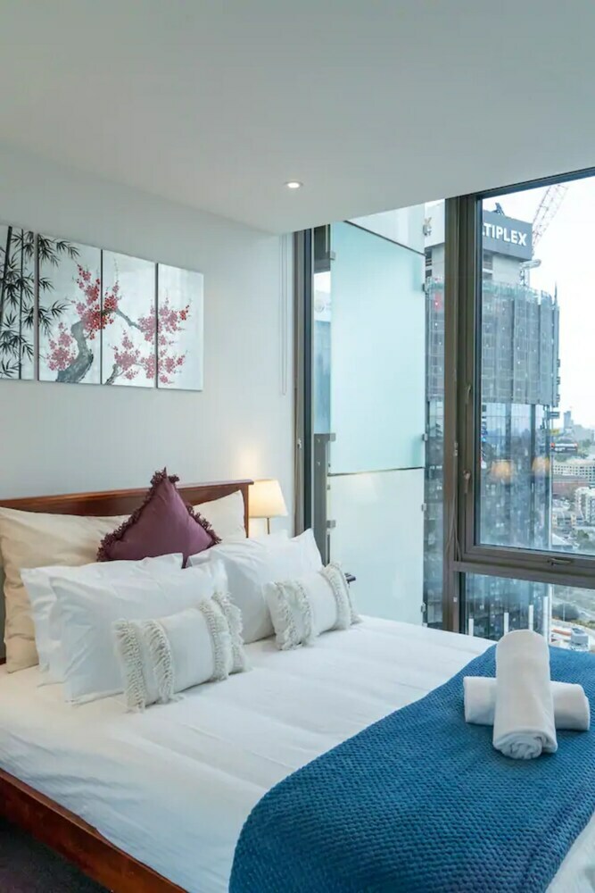 2 Bedroom Apartment With City Views