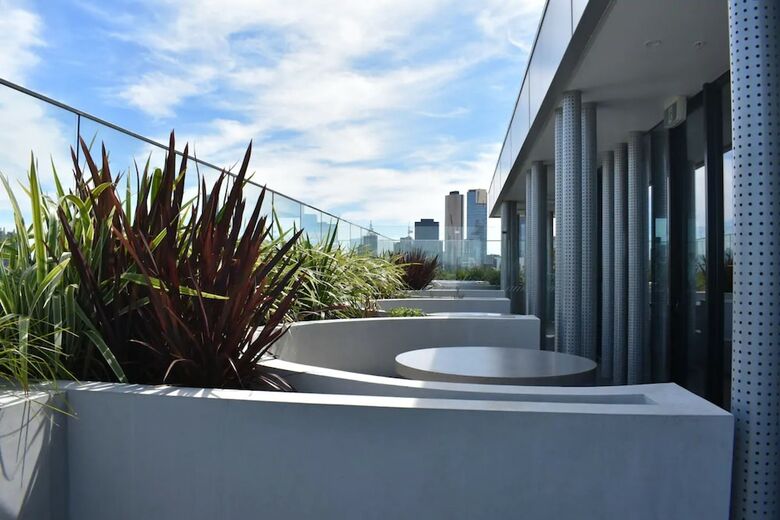 Modern 1 Bedroom Apartment With Rooftop Terrace And Spa